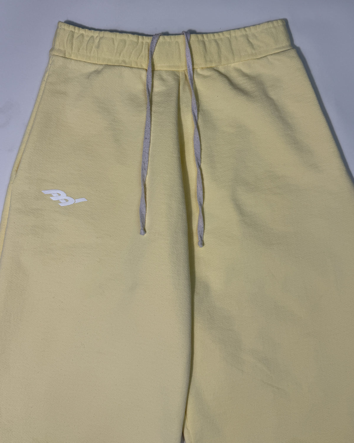 YELLOW ORCHID CAPRI SWEATSHORTS